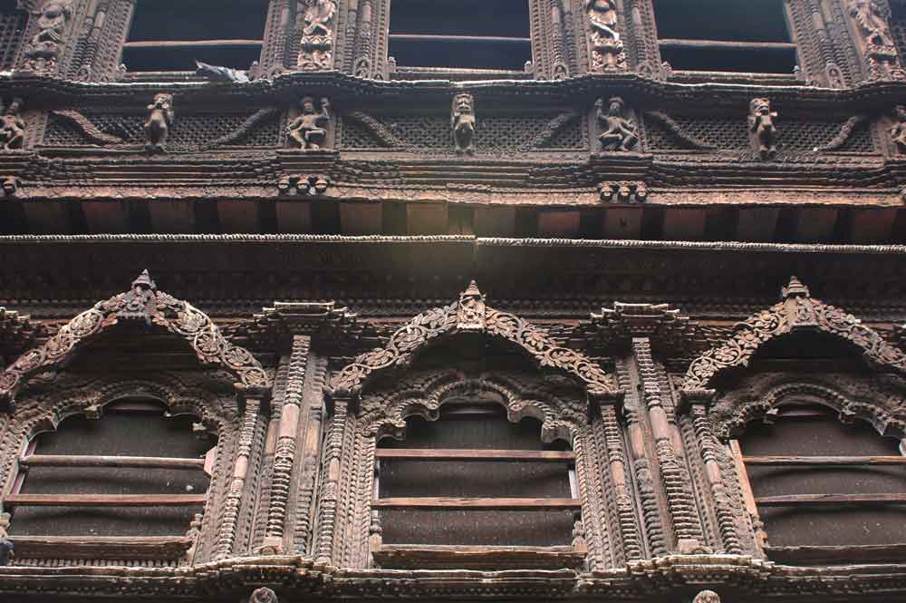 47 - Nepal - Kathmandu, plaza Durbar, ventanas